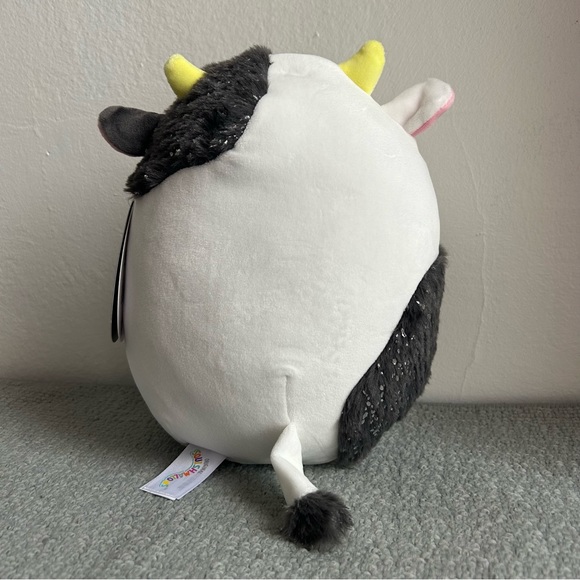 Connor Select Series Valentine’s Day Cow 8” Squishmallow - Picture 4 of 5